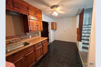 1305 E Mistletoe Avenue, Victoria, TX 77901 - Photo 3