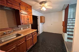 1305 E Mistletoe Ave, Victoria, TX 77901 - Photo 3