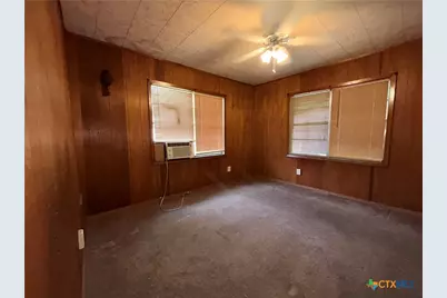 1305 E Mistletoe Avenue, Victoria, TX 77901 - Photo 9