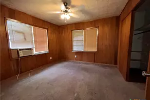1305 E Mistletoe Ave, Victoria, TX 77901 - Photo 7