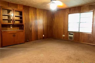 1305 E Mistletoe Ave, Victoria, TX 77901 - Photo 5