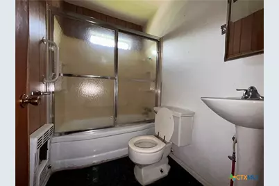 1305 E Mistletoe Avenue, Victoria, TX 77901 - Photo 13