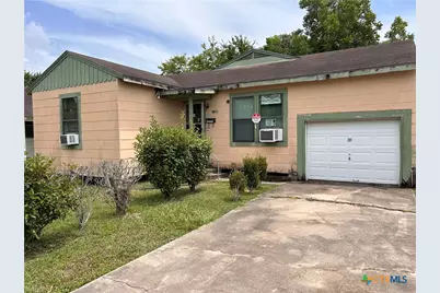 1305 E Mistletoe Avenue, Victoria, TX 77901 - Photo 1