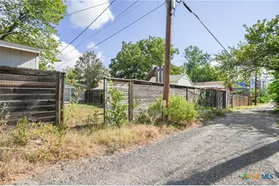 1705 E 14th Street #B, Austin, TX 78702 - Photo 23