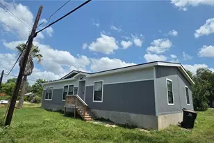 2214 Pecan St, Bastrop, TX 78602 - Photo 3