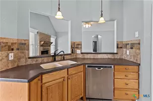 137 Bonnies Way, New Braunfels, TX 78130 - Photo 9