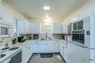 306 Fennimore St, Gatesville, TX 76528 - Photo 7