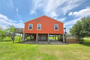 205 Buckskin Dr, Palacios, TX 77465 - Photo 5