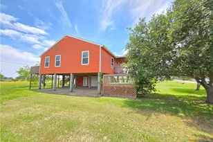 205 Buckskin Dr, Palacios, TX 77465 - Photo 3