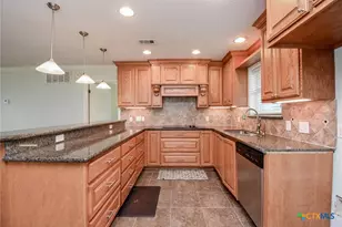 748 W Bayshore Dr, Palacios, TX 77465 - Photo 13
