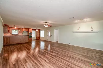 748 W Bayshore Drive, Palacios, TX 77465 - Photo 9