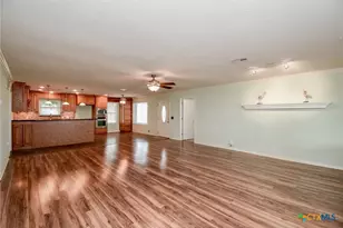 748 W Bayshore Dr, Palacios, TX 77465 - Photo 9