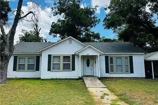 226 Duggan St, Seguin, TX 78155 - Photo 1