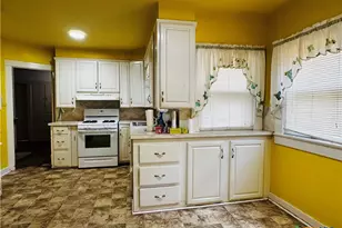 226 Duggan St, Seguin, TX 78155 - Photo 15