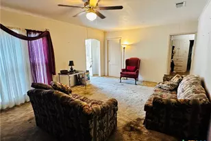 226 Duggan St, Seguin, TX 78155 - Photo 5