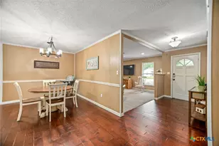 305 W Division St, Edna, TX 77957 - Photo 5