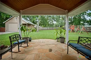 305 W Division St, Edna, TX 77957 - Photo 31
