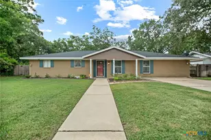 305 W Division St, Edna, TX 77957 - Photo 1