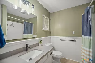305 W Division Street, Edna, TX 77957 - Photo 21