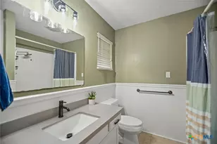 305 W Division St, Edna, TX 77957 - Photo 21