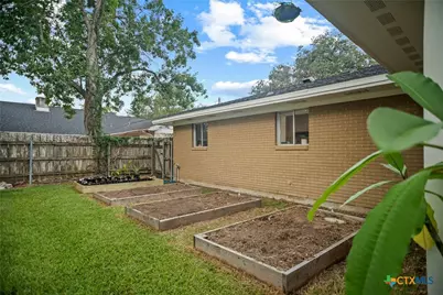 305 W Division Street, Edna, TX 77957 - Photo 33