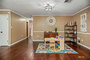 305 W Division St, Edna, TX 77957 - Photo 9