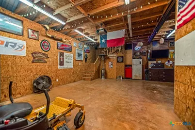 305 W Division Street, Edna, TX 77957 - Photo 37