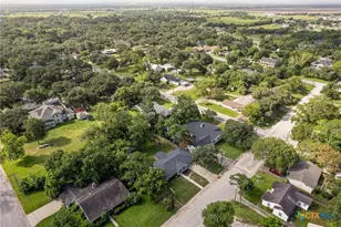 305 W Division St, Edna, TX 77957 - Photo 41