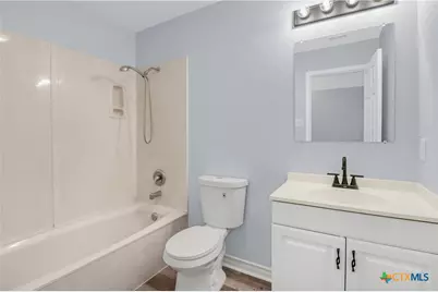1037 N Guadalupe Street, Seguin, TX 78155 - Photo 11