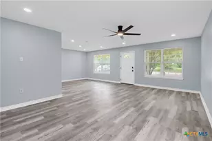 1037 N Guadalupe St, Seguin, TX 78155 - Photo 7