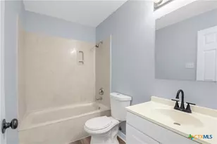 1037 N Guadalupe St, Seguin, TX 78155 - Photo 17