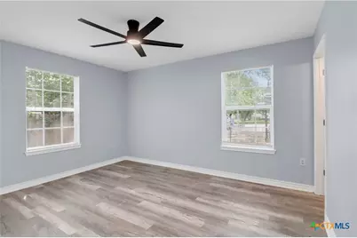 1037 N Guadalupe Street, Seguin, TX 78155 - Photo 15