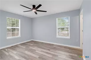 1037 N Guadalupe St, Seguin, TX 78155 - Photo 15
