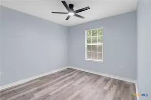 1037 N Guadalupe St, Seguin, TX 78155 - Photo 13