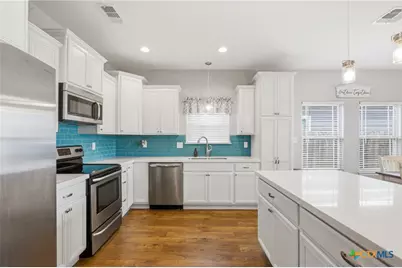 121 Nantucket Avenue, Victoria, TX 77904 - Photo 9