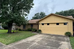 202 Vanessa Ln, Victoria, TX 77901 - Photo 1