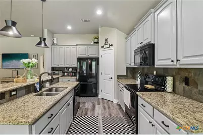538 Melissa Lane, New Braunfels, TX 78130 - Photo 13