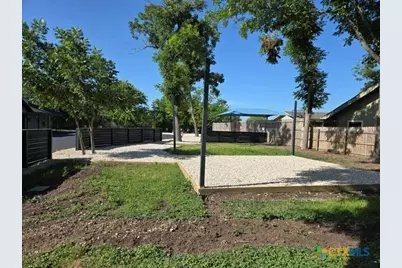 1037 W Court Street #A, Seguin, TX 78155 - Photo 3