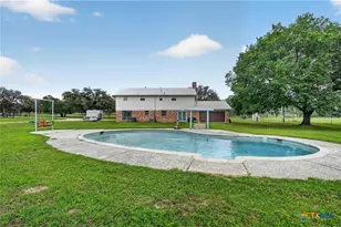 6072 Co Rd 122, Hallettsville, TX 77964 - Photo 3