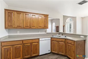 521 Woodlake Dr, Mcqueeney, TX 78123 - Photo 13