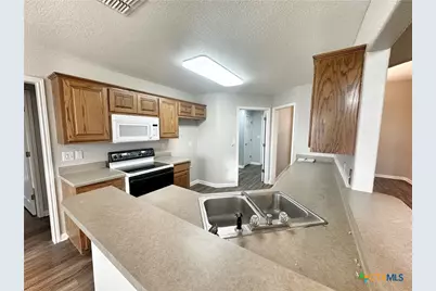 521 Woodlake Drive, Mcqueeney, TX 78123 - Photo 11
