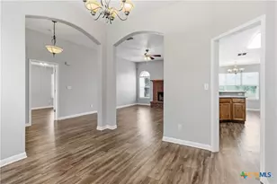 521 Woodlake Dr, Mcqueeney, TX 78123 - Photo 9