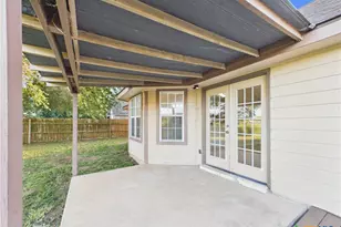 1125 Iris Crescent, Floresville, TX 78114 - Photo 31