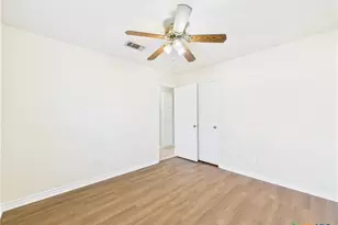1125 Iris Crescent, Floresville, TX 78114 - Photo 15
