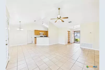 1125 Iris Crescent, Floresville, TX 78114 - Photo 7