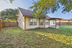 1125 Iris Crescent, Floresville, TX 78114 - Photo 27