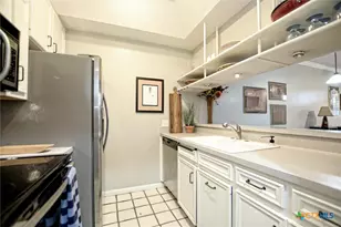 641 W 31st 1/2 St, Austin, TX 78705 - Photo 3