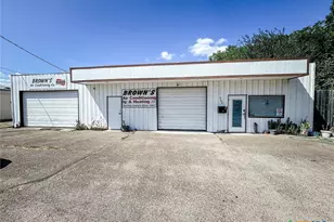 504 E Warren Ave, Victoria, TX 77901 - Photo 1