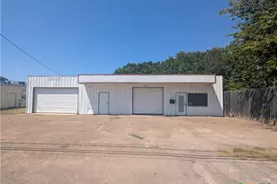 504 E Warren Ave, Victoria, TX 77901 - Photo 1