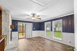 213 Tracy Ln, Victoria, TX 77904 - Photo 7